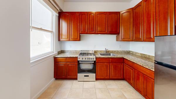 Listing photo 1 of 5