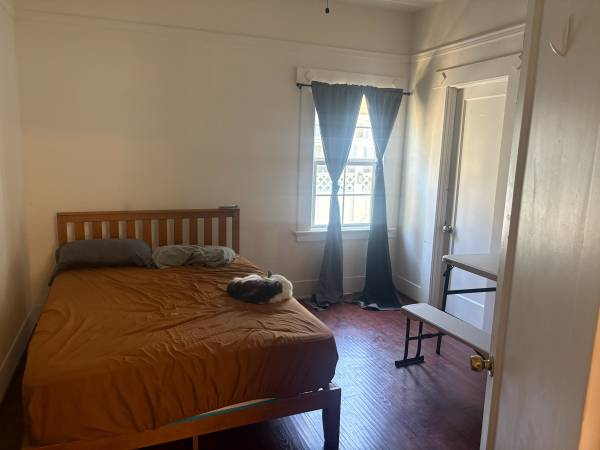 Listing photo 1 of 5