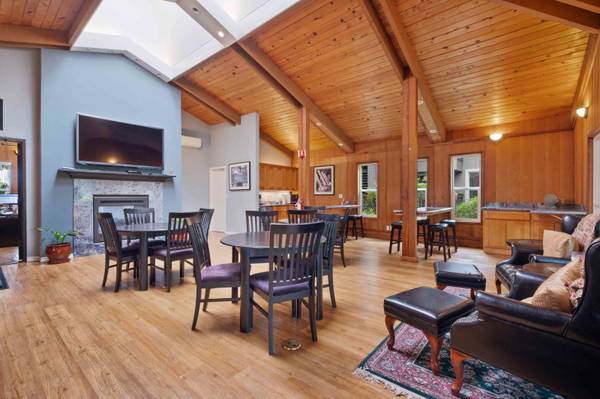 Listing photo 1 of 5