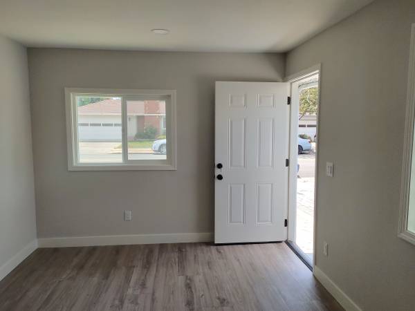 Listing photo 1 of 5