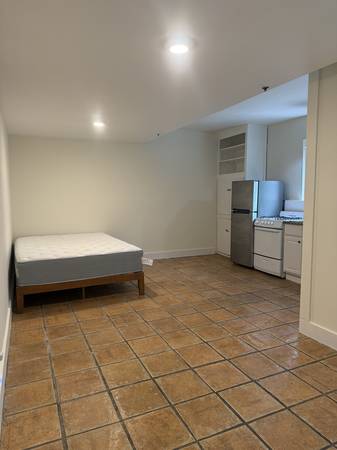 Listing photo 1 of 5