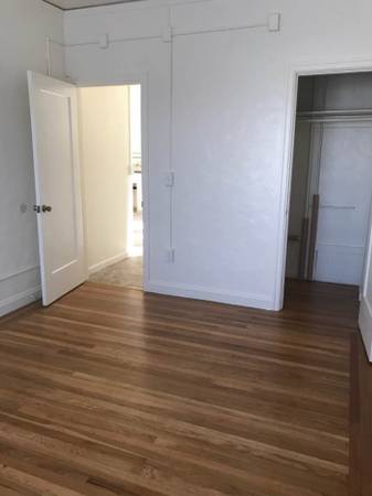 Listing photo 1 of 4