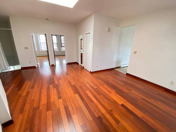 Listing photo 1 of 5