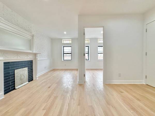 Listing photo 1 of 5