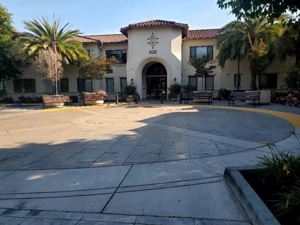 Listing photo 1 of 5