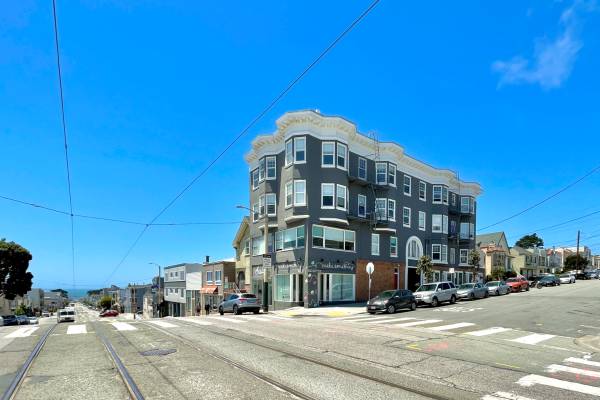 Listing photo 1 of 5