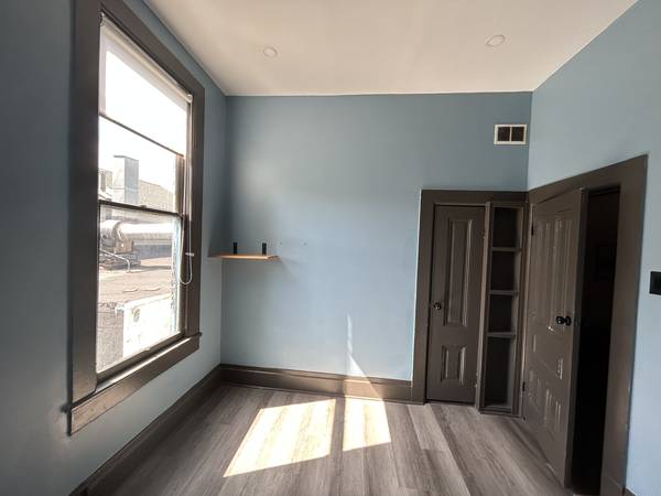 Listing photo 1 of 3