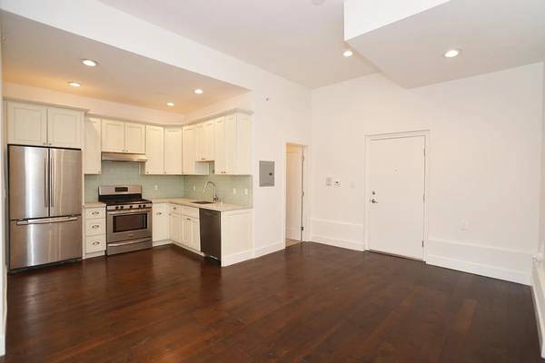 Listing photo 1 of 5