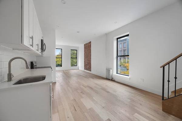 Listing photo 1 of 5