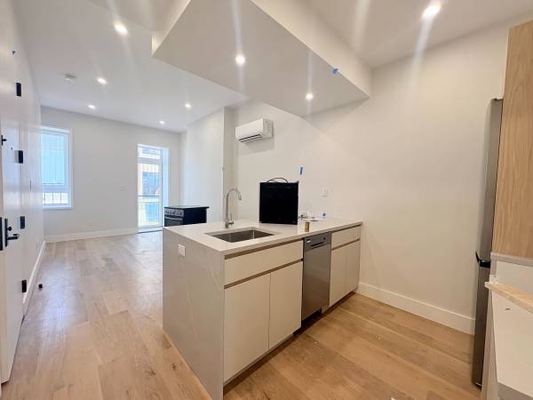 Listing photo 1 of 5