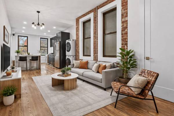 Listing photo 1 of 5