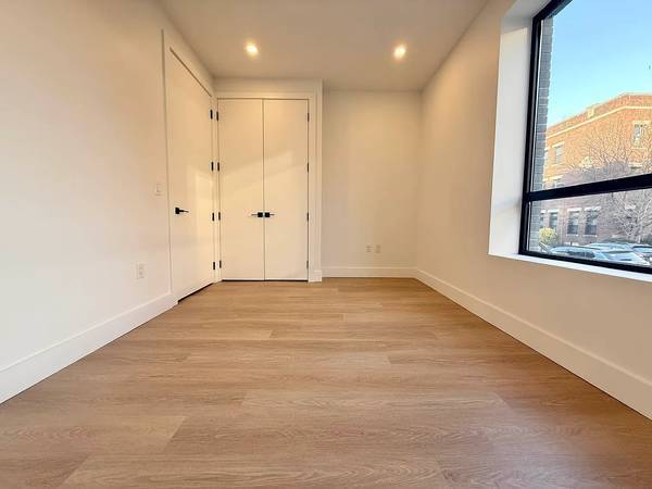 Listing photo 1 of 5