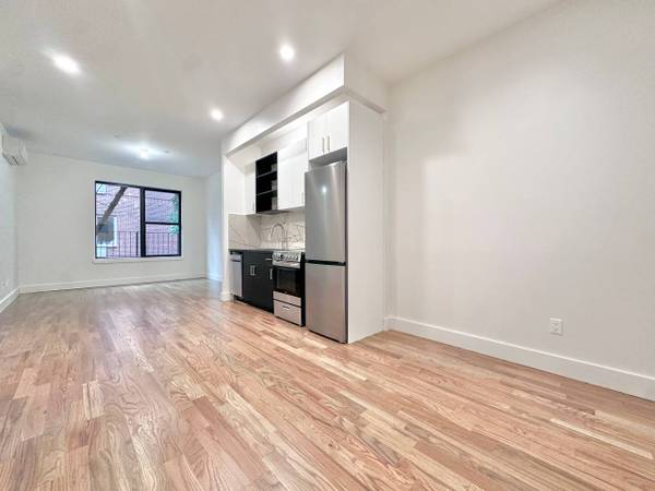 Listing photo 1 of 5