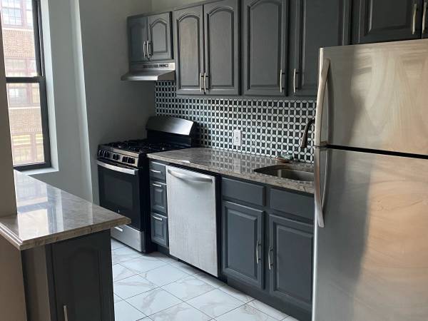 Listing photo 1 of 5