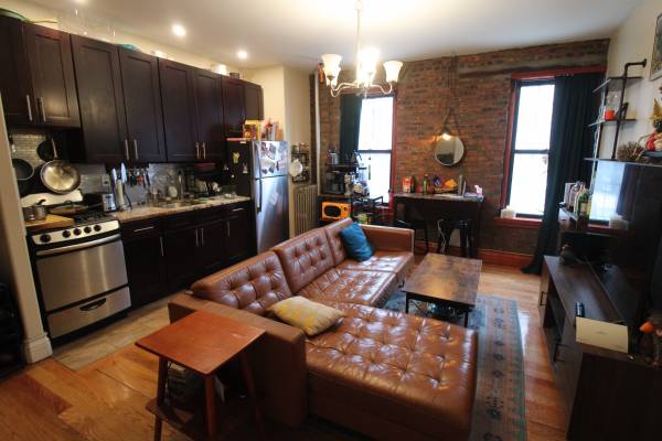 Listing photo 1 of 4