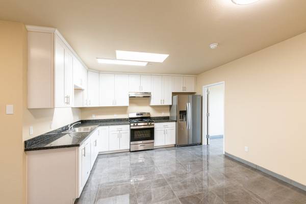 Listing photo 1 of 4