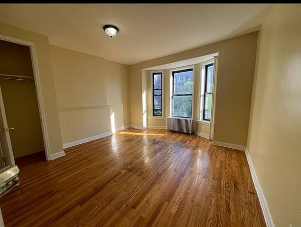 Listing photo 1 of 5