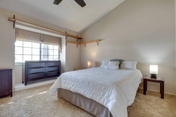 Listing photo 1 of 3