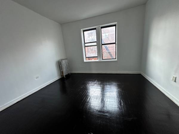 Listing photo 1 of 5