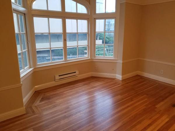 Listing photo 1 of 5