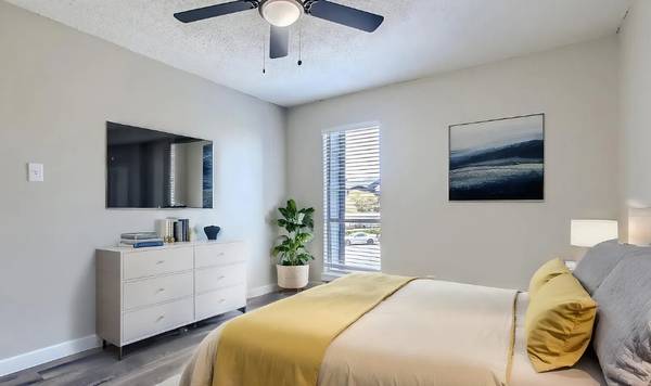 Listing photo 1 of 4