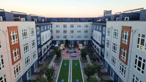 Listing photo 1 of 5