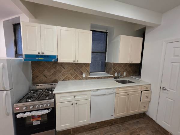 Listing photo 1 of 5
