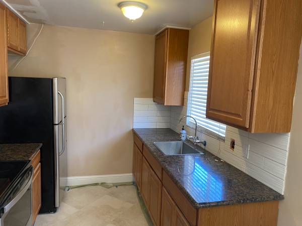 Listing photo 1 of 5
