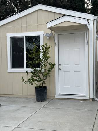 Listing photo 1 of 5