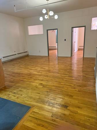 Listing photo 1 of 4