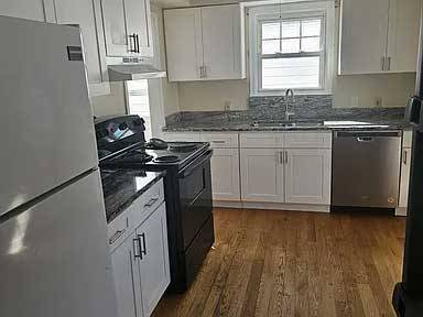 Listing photo 1 of 3