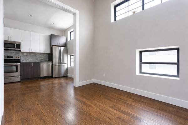 Listing photo 1 of 5