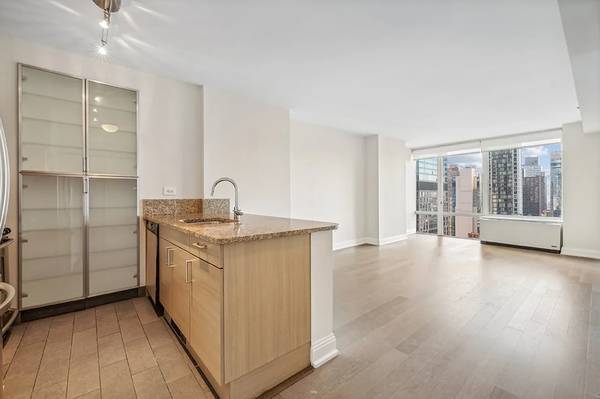 Listing photo 1 of 3