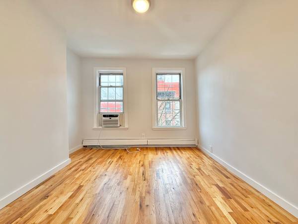 Listing photo 1 of 5