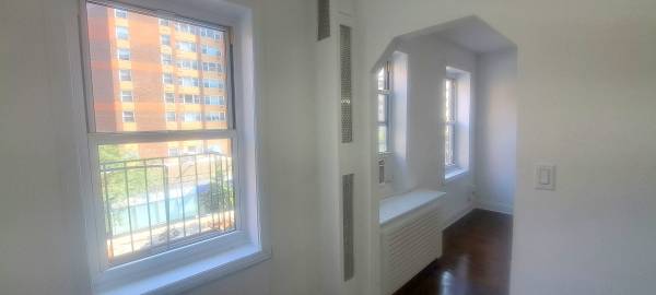 Listing photo 1 of 5