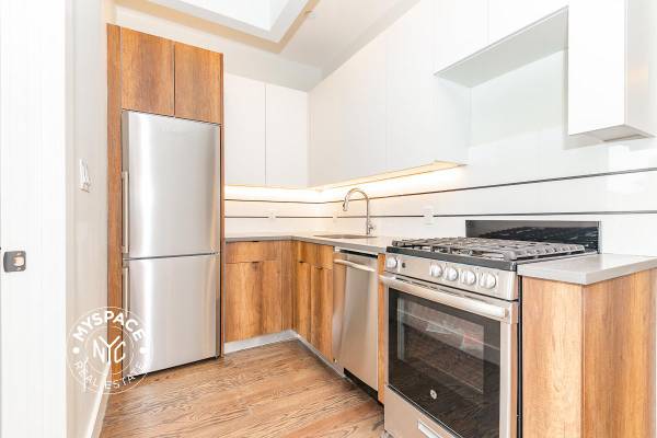 Listing photo 1 of 5