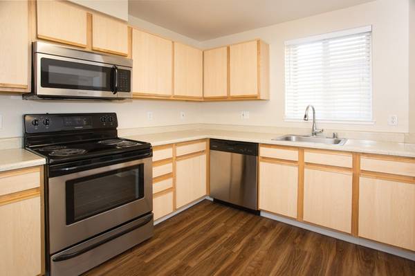 Listing photo 1 of 5