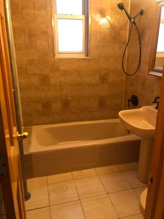 Listing photo 1 of 3