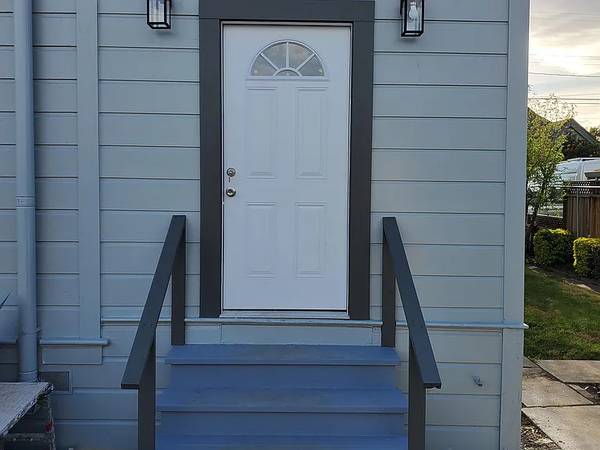 Listing photo 1 of 5
