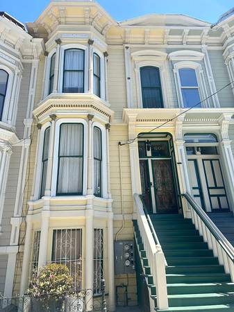 Listing photo 1 of 4