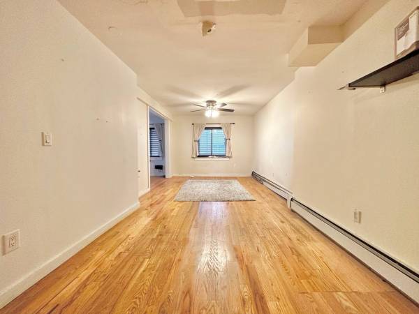 Listing photo 1 of 5