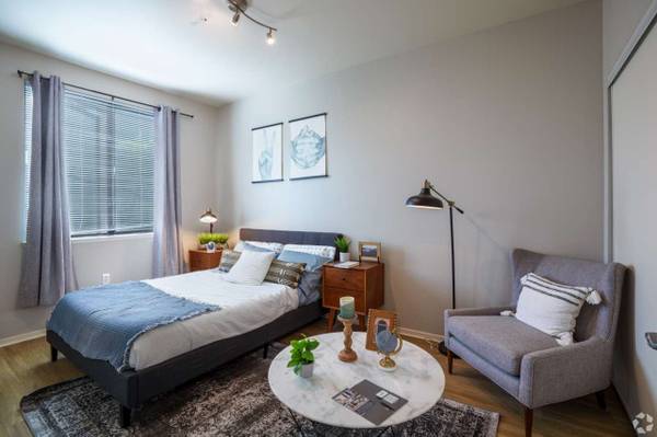 Listing photo 1 of 5