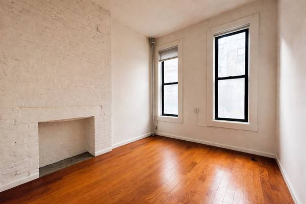 Listing photo 1 of 4