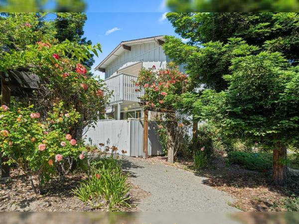 Listing photo 1 of 5