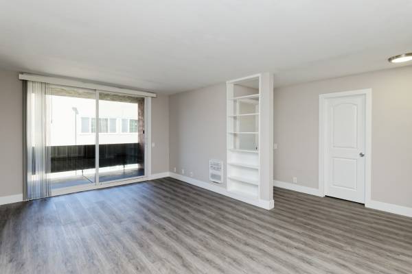 Listing photo 1 of 5