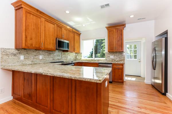 Listing photo 1 of 5