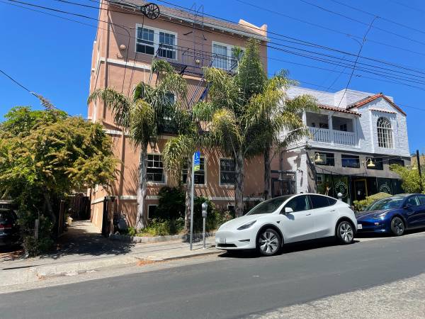 Listing photo 1 of 5