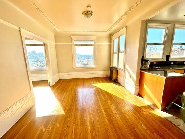 Listing photo 1 of 4