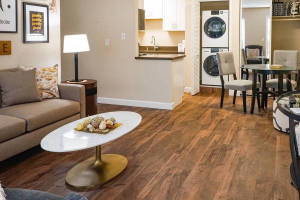 Listing photo 1 of 5