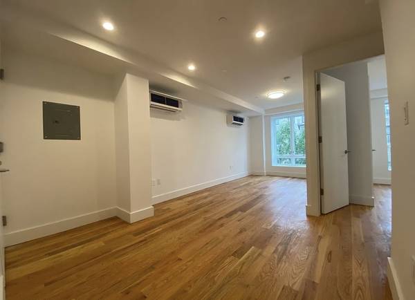 Listing photo 1 of 5